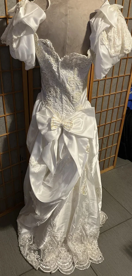Vestido de novia vintage ALFRED ANGELO de encaje y cuentas manga abullonada talla 8 Foto 3 de 4