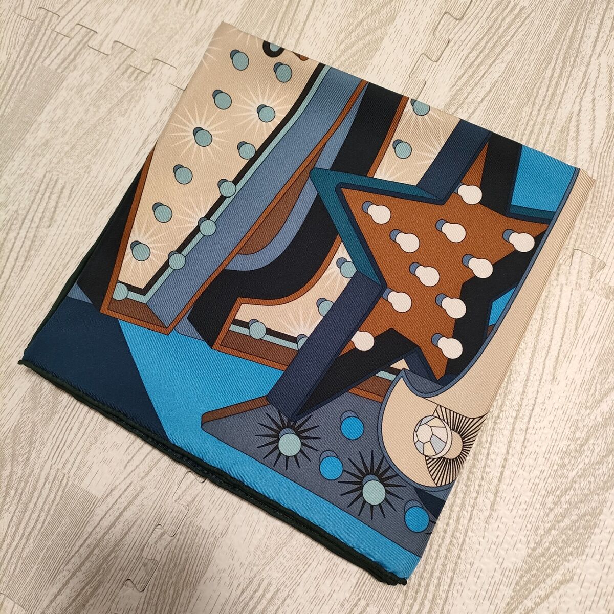 Unused w/box HERMES Carre 90 Electric 35in Silk Scarf 90cm Unused w/box HERMES Carre 90 Electric 35in Silk Scarf 90cm