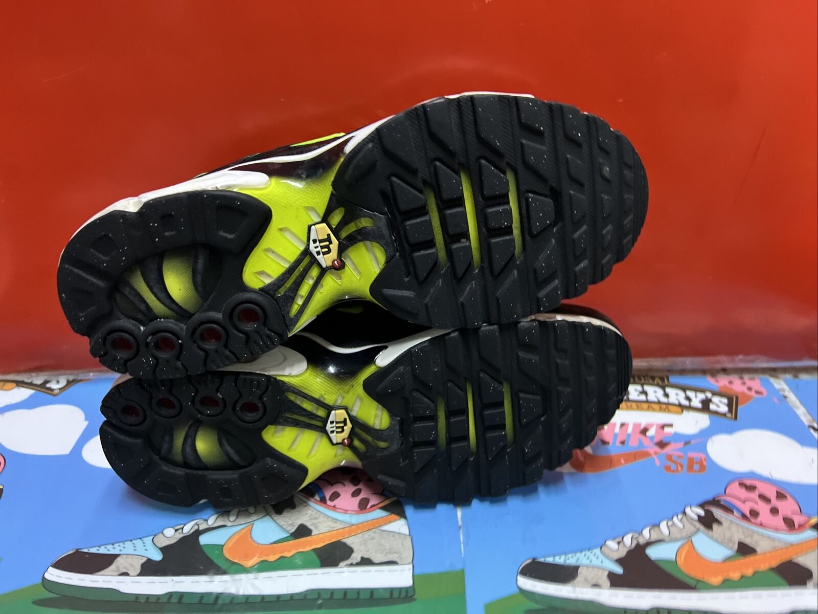 Size 5.5 Youth - Nike Air Max Plus Black Volt - image 22