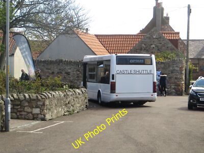 Foto 6x4 Castle Shuttle Bus, Prior Lane, Holy Island Holy Island\/NU1241 um 2015