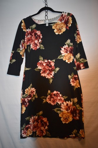 Wren & Ivory Small Black Floral 3/4 Sleeve dress - Picture 10 of 10