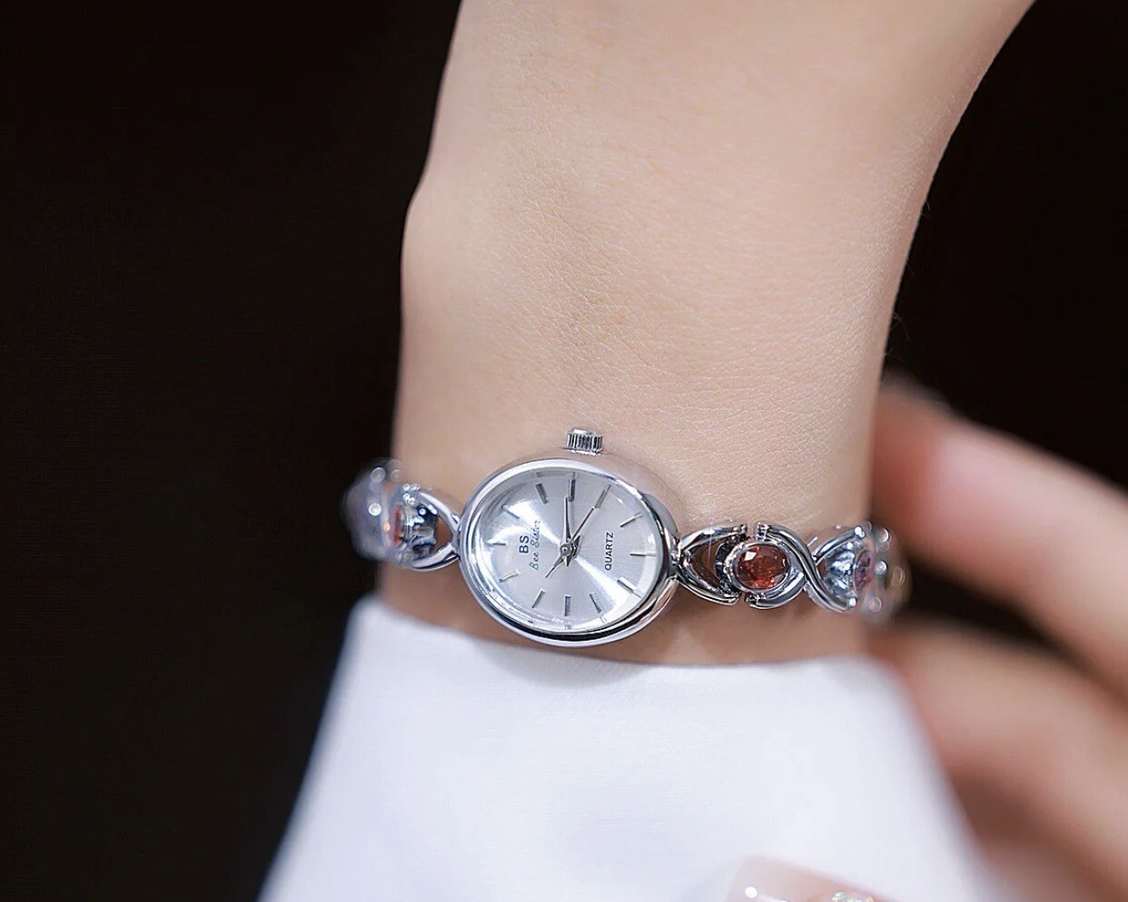 Montre serpent dorée femme pour sublimer vos tenues de soirée et votre quotidien