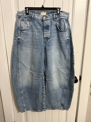 We The Free  Mid-Rise Barrel Jeans, Light Wash Denim Size 31