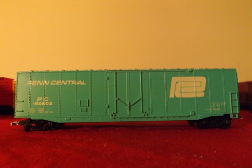 Bachmann HO Scale 51' Penn Central PC 160502 Model Railroad Plug Door Box Car - Bild 4 von 4