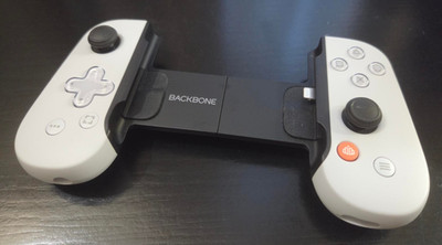 Backbone Ergonomic Mobile Controller Attachment White | for iPhone iOS