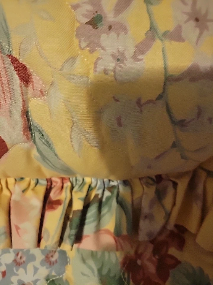 Juego de 2 almohadas Ralph Lauren Evelyn amarillas con volantes 25x25 pulgadas usadas en excelente estado Foto 3 de 4