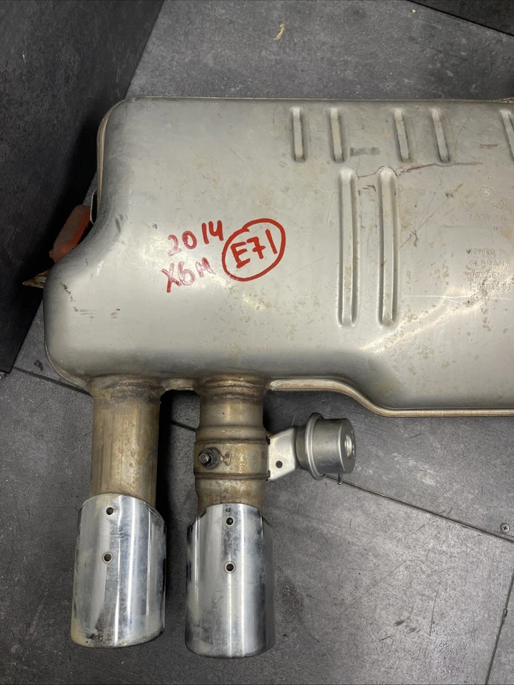 OEM 2011-2014 BMW X6M E71 SILENCIADOR TRASERO ESCAPE DOBLE PUNTA M Foto 2 de 4