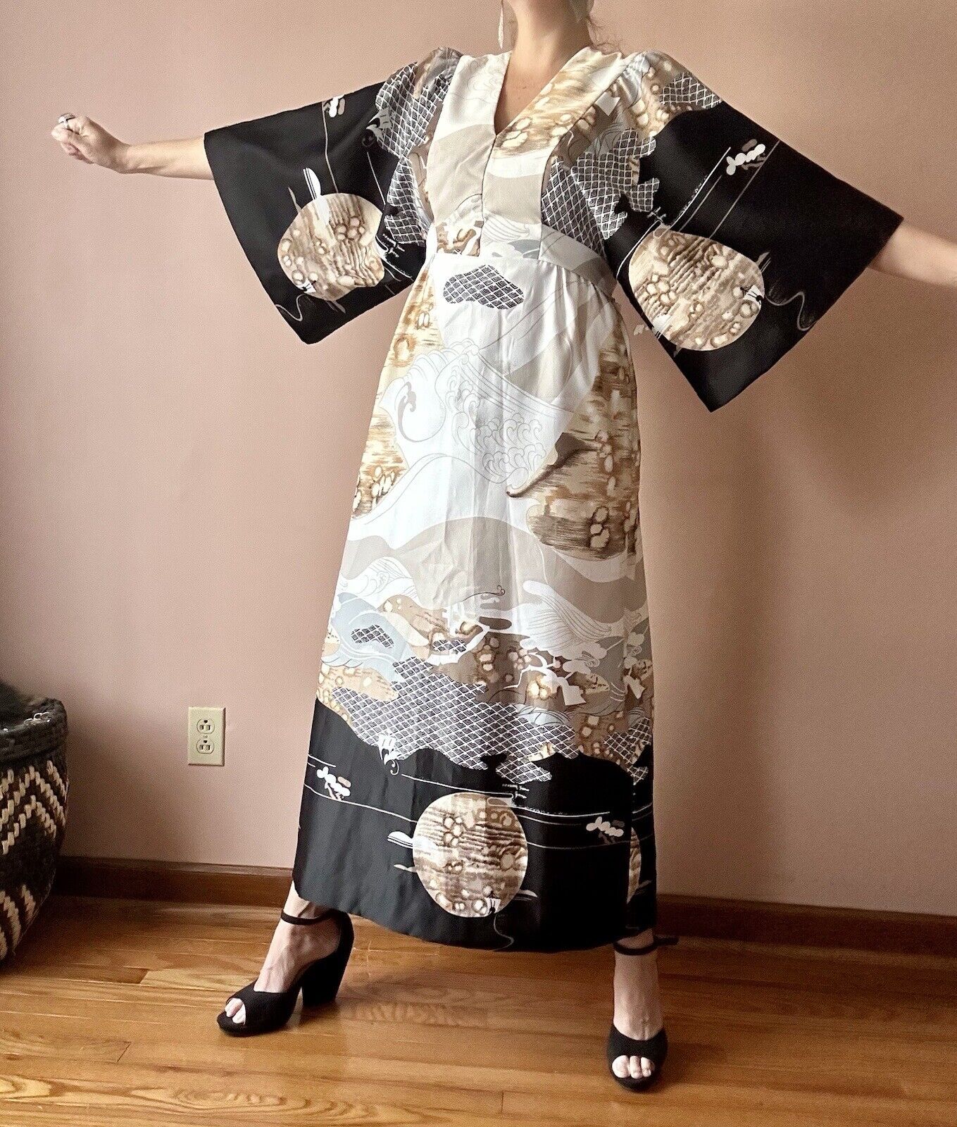 Vintage 70s Dress - Moon Novelty Print Kimono Sle… - image 6