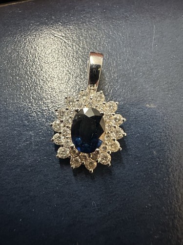 18ct White Gold Sapphire & Diamond Pendant - Stunning Hallmarked Cluster Pendant - Picture 15 of 16