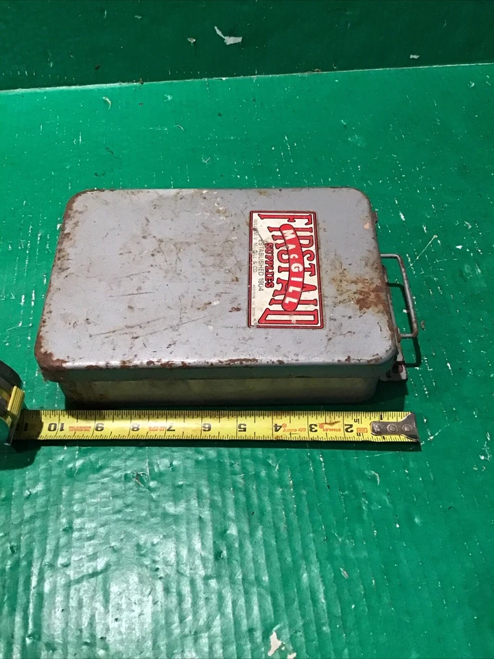 Vintage William V MacGill First Aid Box est 1904 Antique Metal Wall Mount Handle - Image 4 of 4