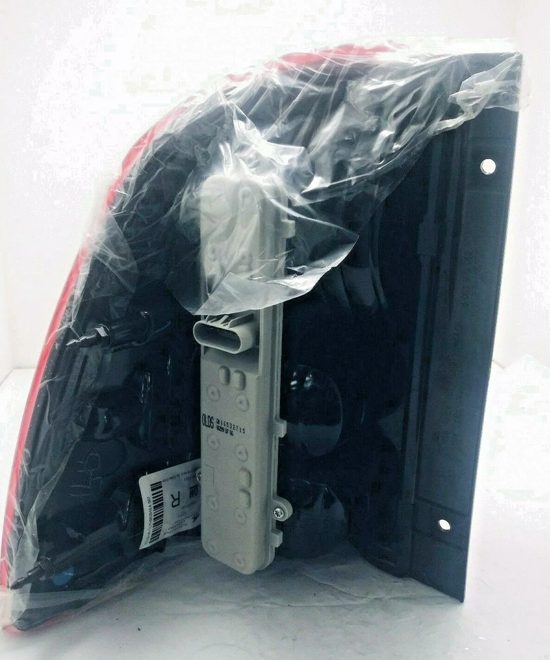 .Para 15131581 GM2801233 Derecha Nueva Luz Trasera Lámpara Lado Pasajero Derecha Mano Rainier Foto 2 de 4