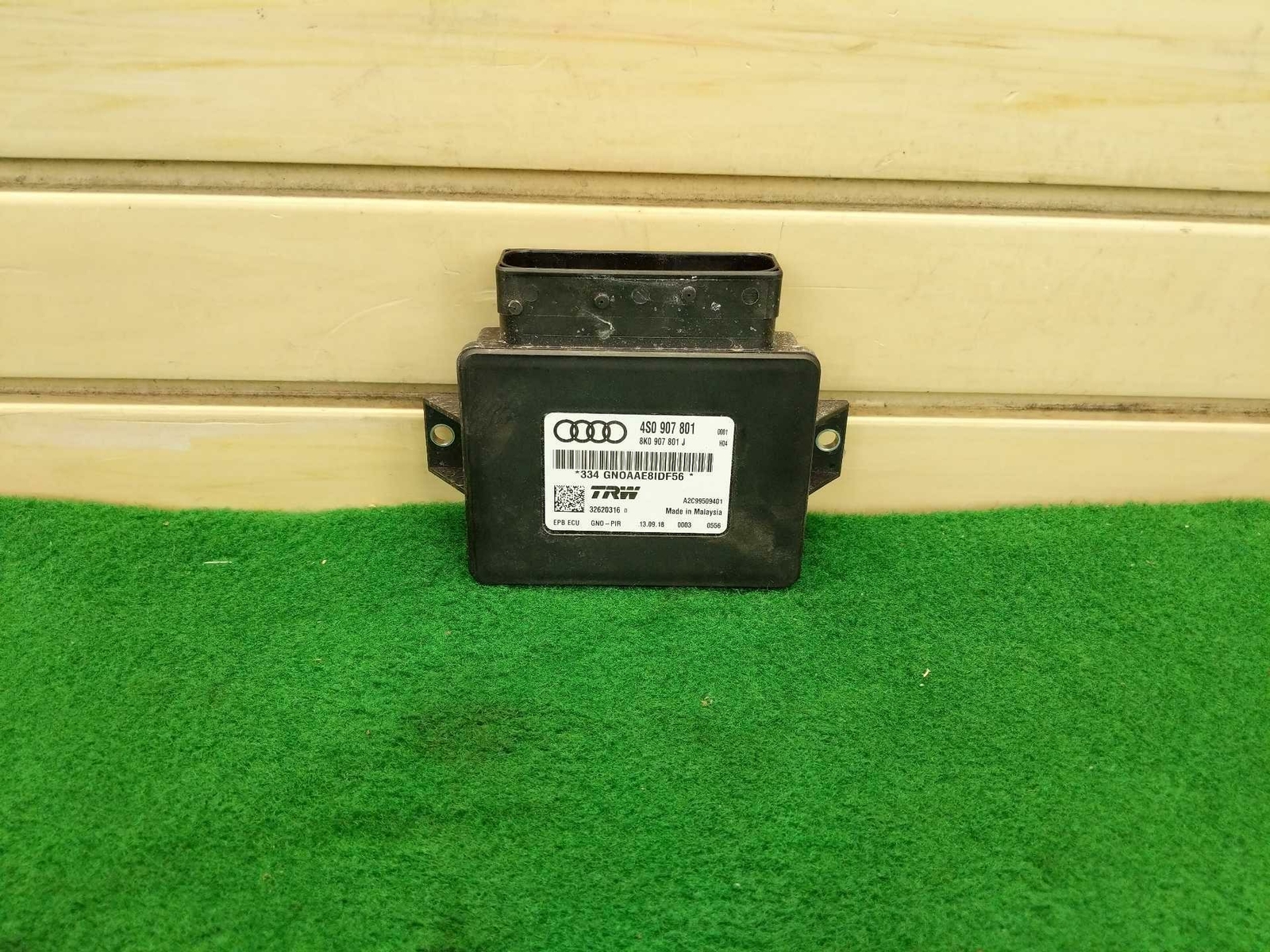 2017-2020 Audi R8 V10 - OEM Parking Brake Control Module 4S0 907 801