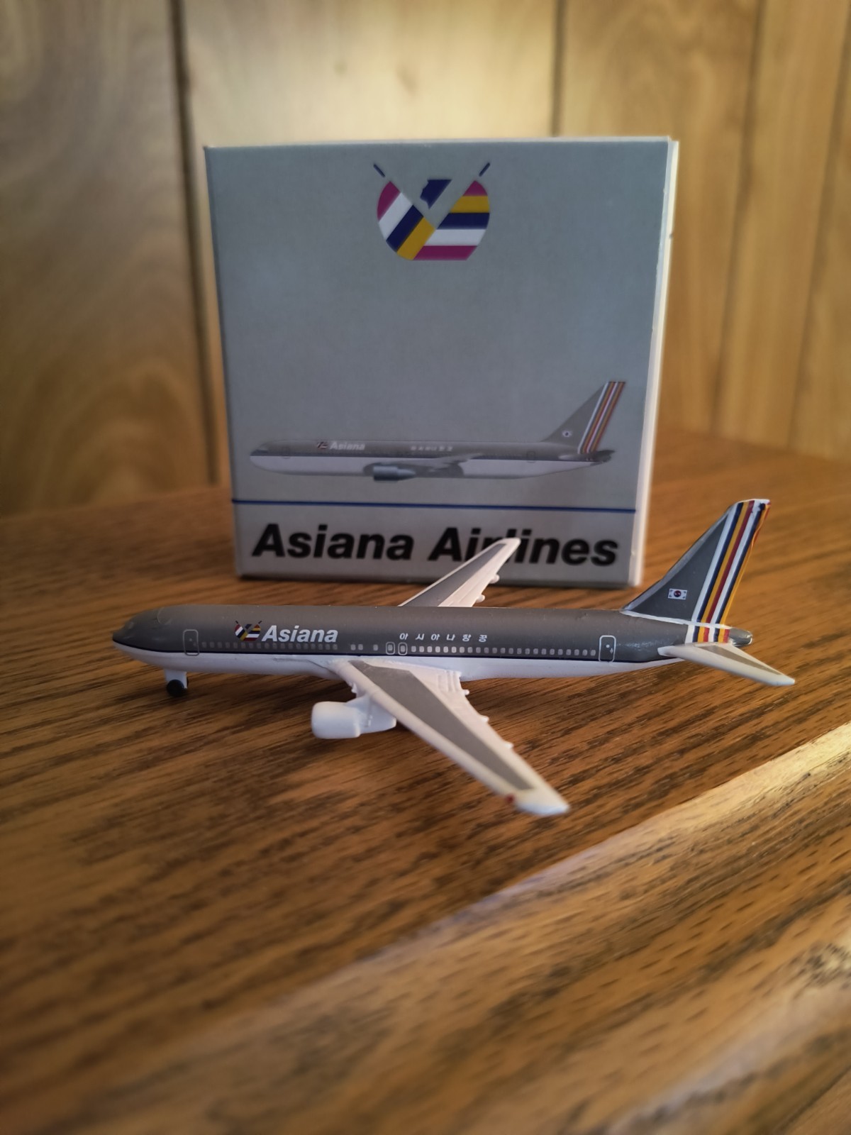 Schabak 1:600 Asiana Airlines B-767-300 Diecast Model Aircraft
