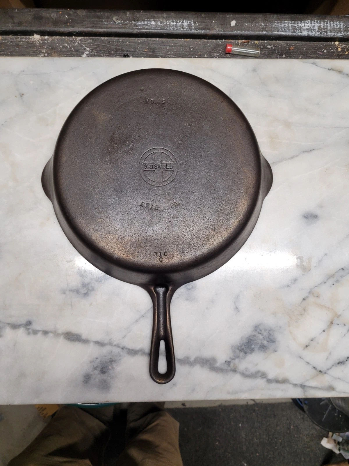 Beautiful Vintage Griswold SBL #9 Groove Handle Cast Iron Skillet. 1950-1957