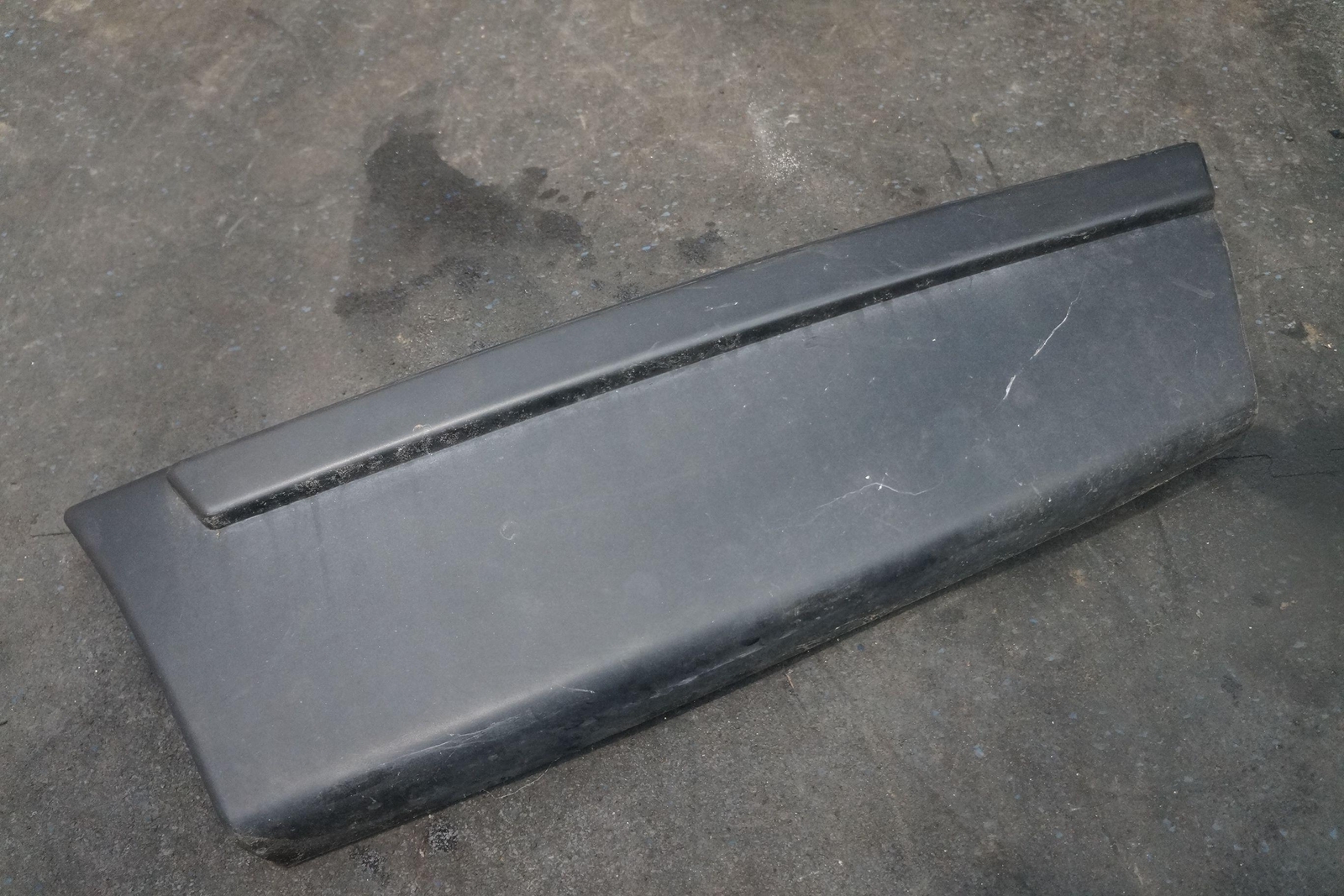 Front Bumper Right Side Trim Panel Black Nero 60573100 OEM Ferrari Mondial 1982