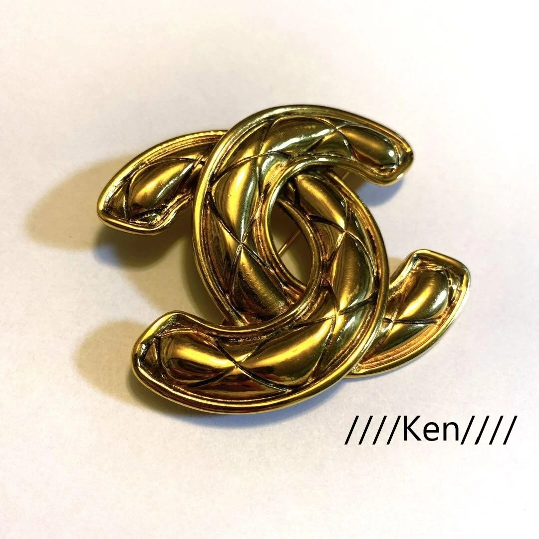 Vintage Chanel Gold Tone Gilt Metal CC Logo Lava Brooch 95A