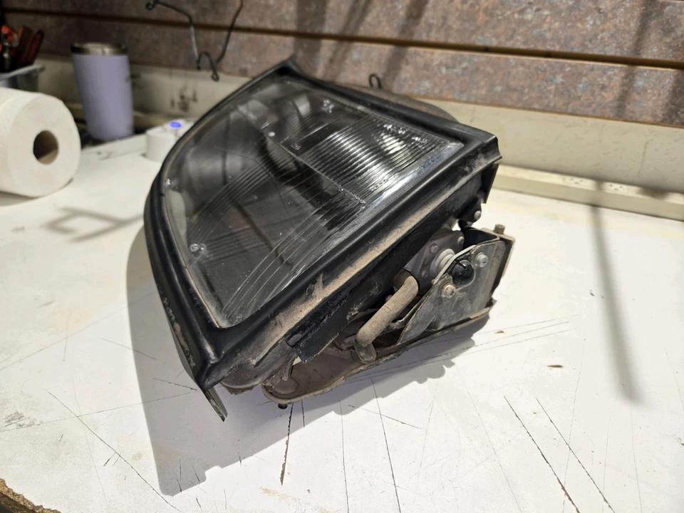 90-96 Nissan 300zx OEM Passenger Side Headlight / Headlamp Assembly - Image 4 of 4