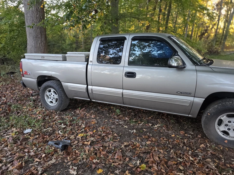 2000 Chevrolet Silverado 1500 K1500 - Image 3 of 4