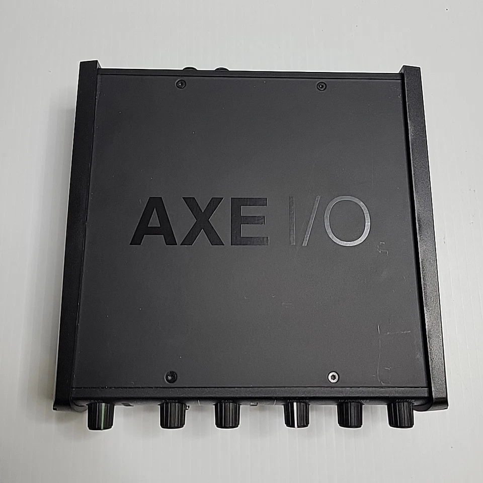 IK Multimedia AXE I/O SOLO Premium USB Guitar Audio/MIDI Interface - Image 3 of 4