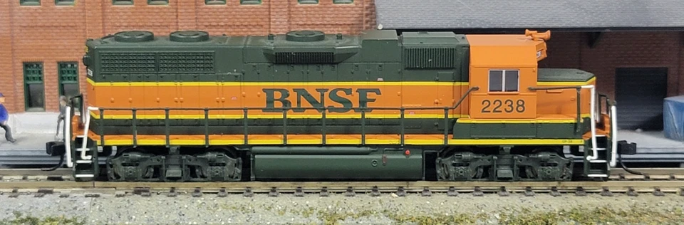 N Scale - Atlas 49858 - GP-38 - BNSF #2238 - DCC Ready - Image 3 of 4
