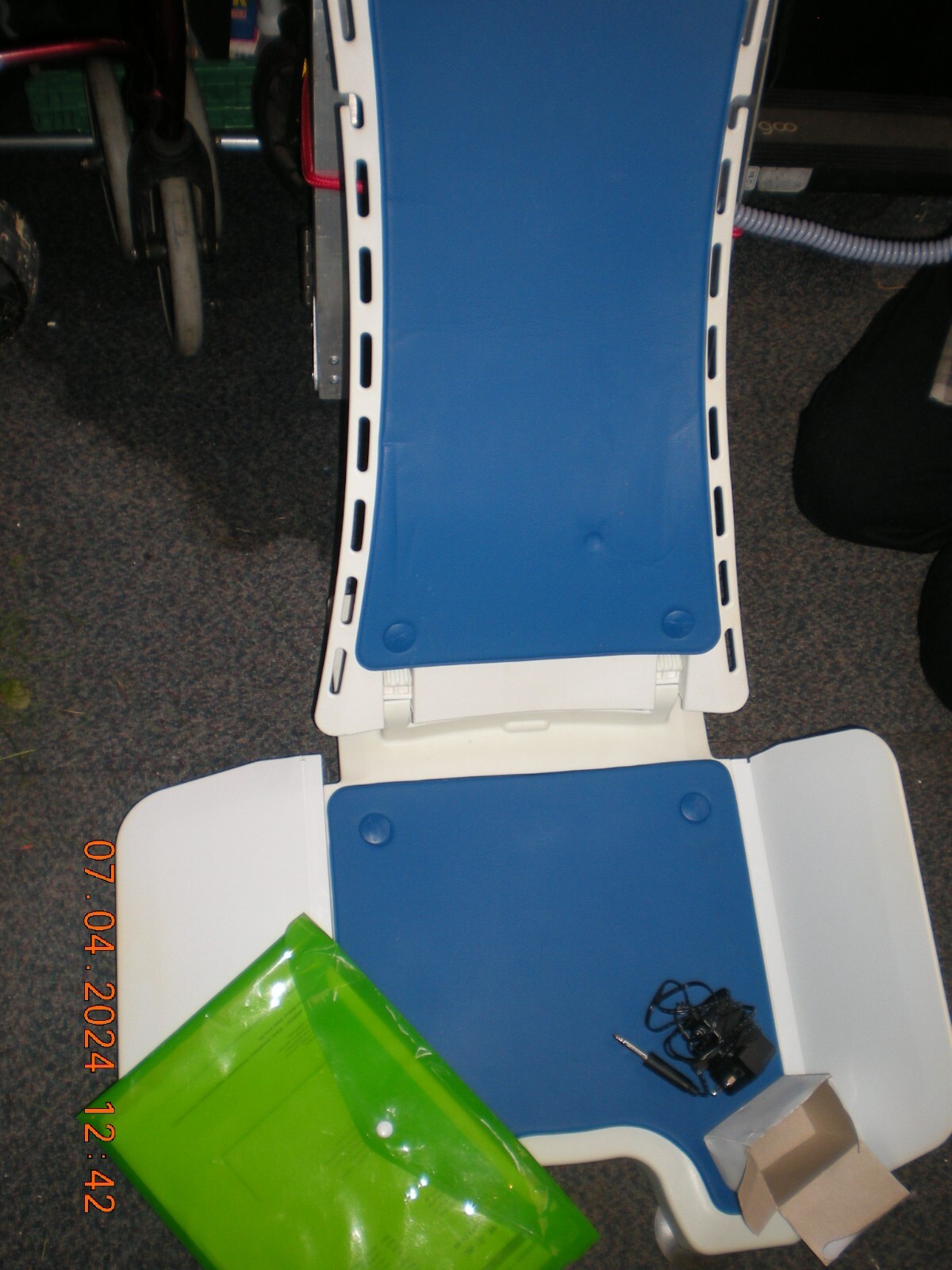 Drive Devilbiss Bellavita motorised reclining bath lift battery powered