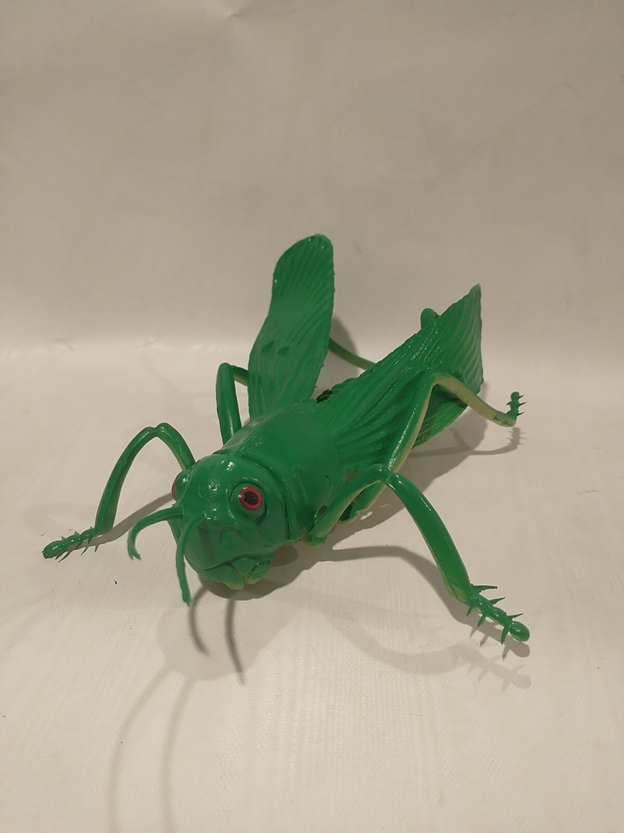 Collectible Jumbo plastic Green grasshopper 7” Insects World