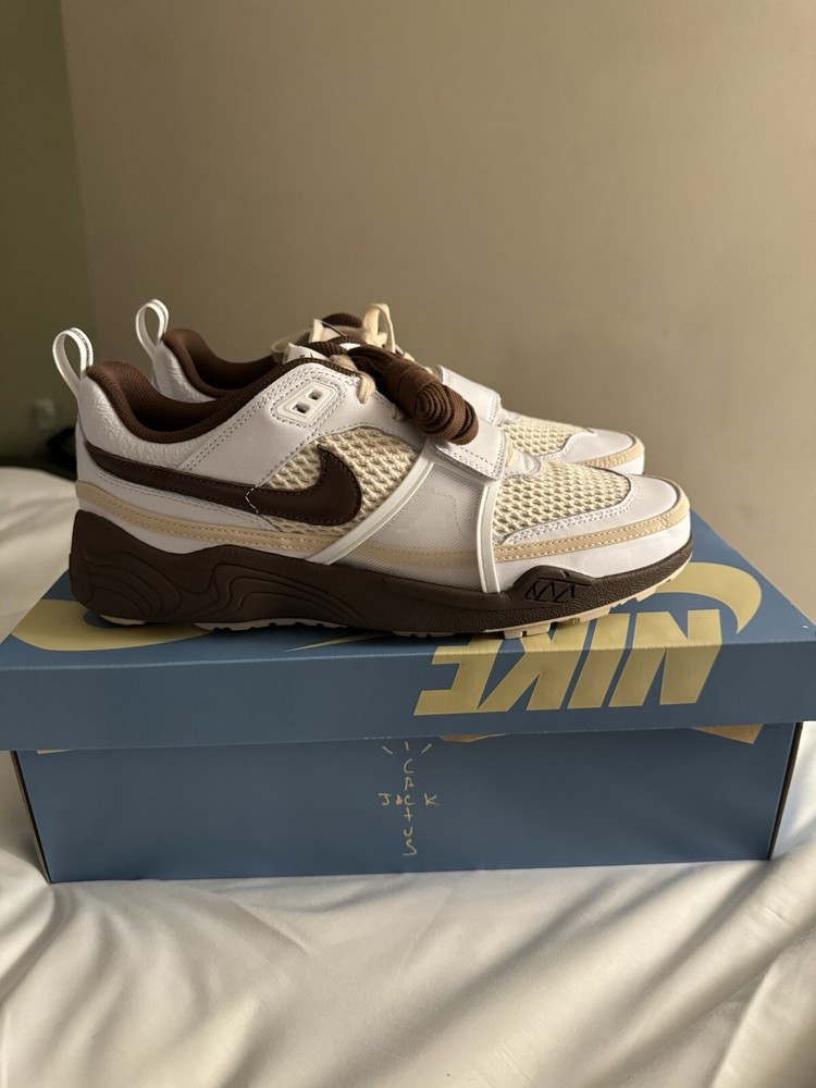 Size 11 US - Nike Travis Scott x Zoom Field Jaxx Light Chocolate DS HQ3073 100