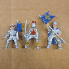 Safari Medieval Knights Lot Of 3 Armoured Figures Red and Blue Soldiers