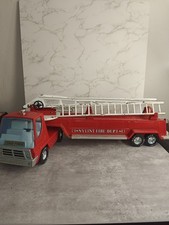 VINTAGE NYLINT AERIAL HOOK N LADDER FIRE ENGINE DEPARTMENT TRUCK CO. 6 STEEL TOY