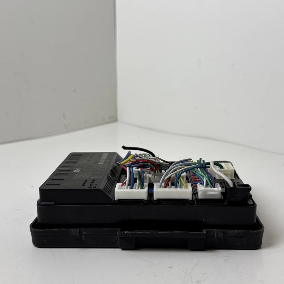 Nissan Pathfinder 2013 unidad de control IPDM caja de relé de fusibles 284B73JA1B fabricante original Foto 3 de 4