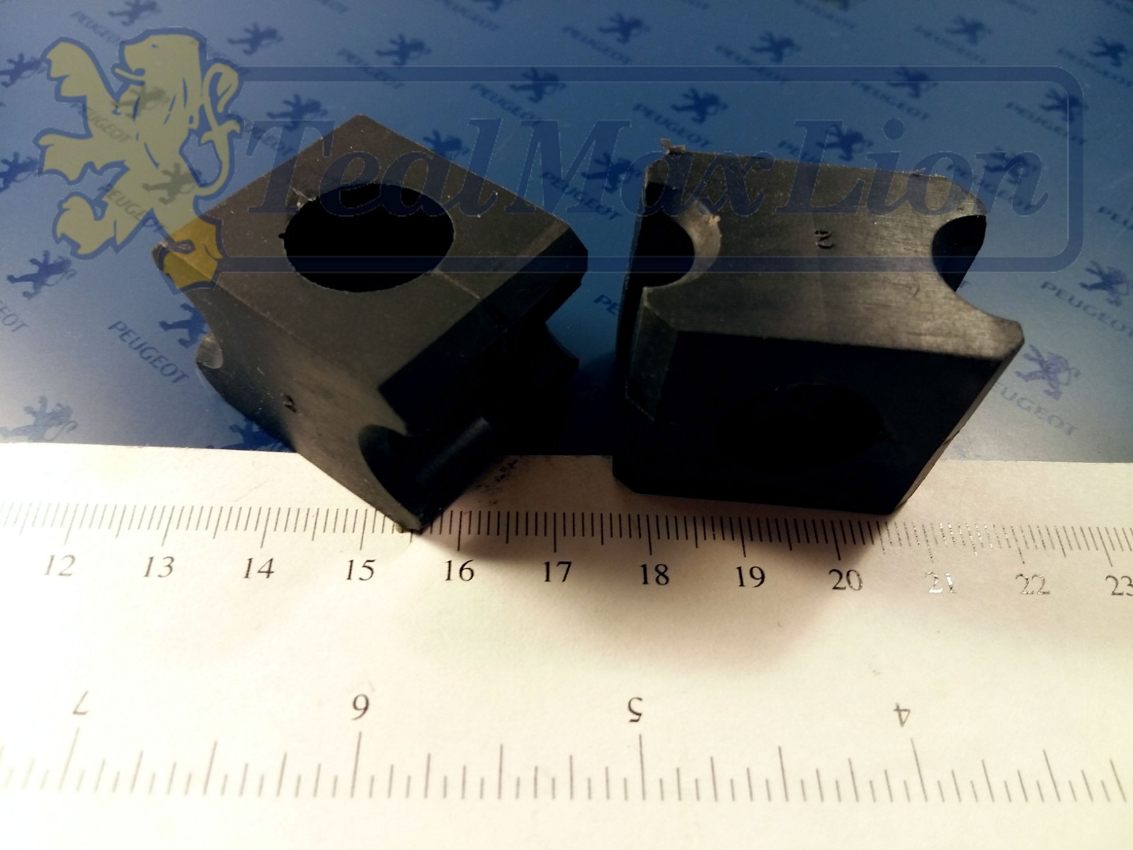 Paliers de barre anti-devers AR Peugeot 504 break et 505 en caoutchouc noir renforcé