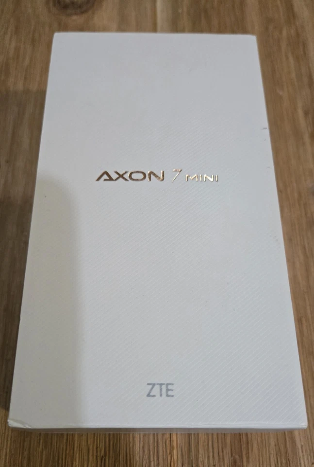 Mini caja y documentos ZTE Axon 7 solamente, en excelente estado como se muestra. Foto 3 de 4