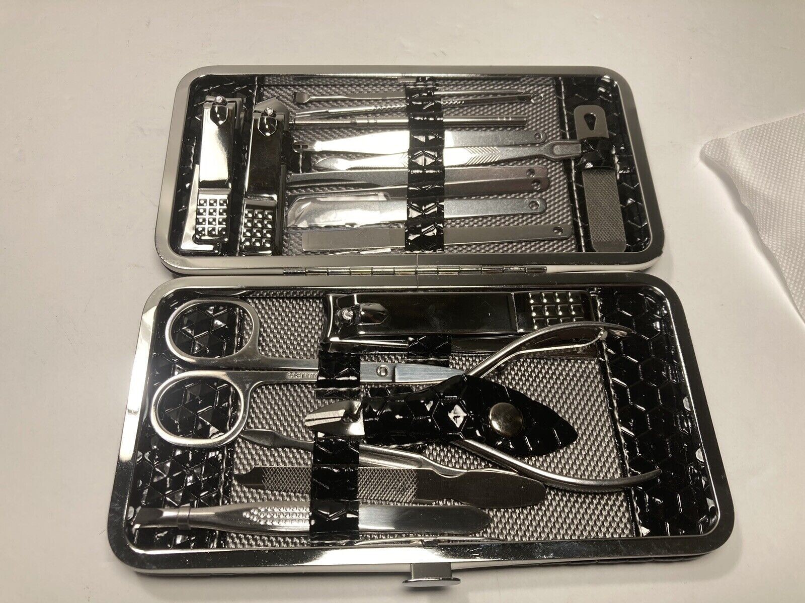 Yougai Beauty Tools Kit Mani-Pedi-18 Piece Set Black Case New