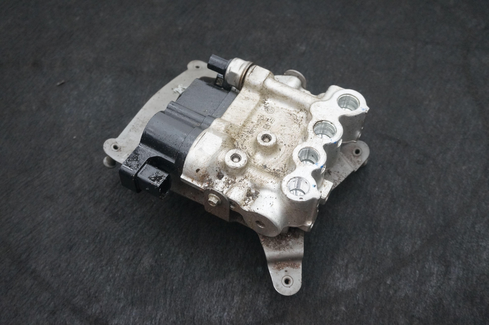 Hydraulic Suspension Valve Block Assembly OEM 11B1302CP McLaren 650S 2015-17
