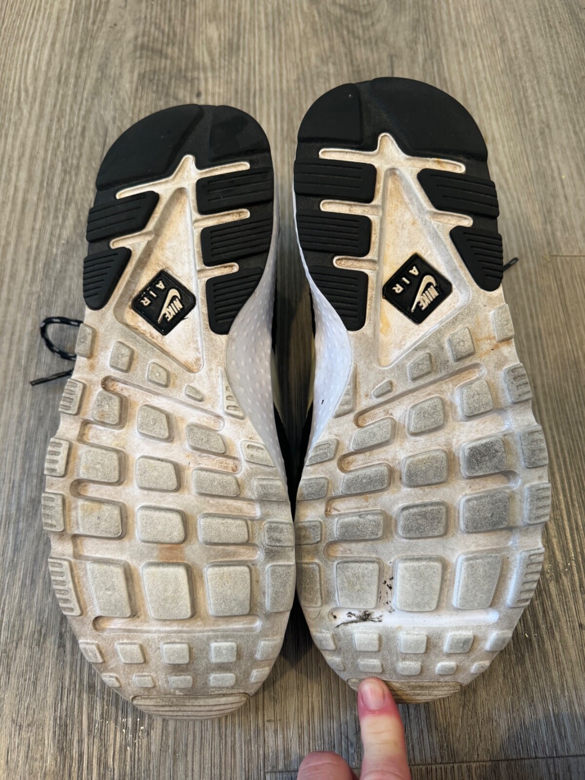 Nike Air Hurache Run Ultra SE womens 9  black - image 7