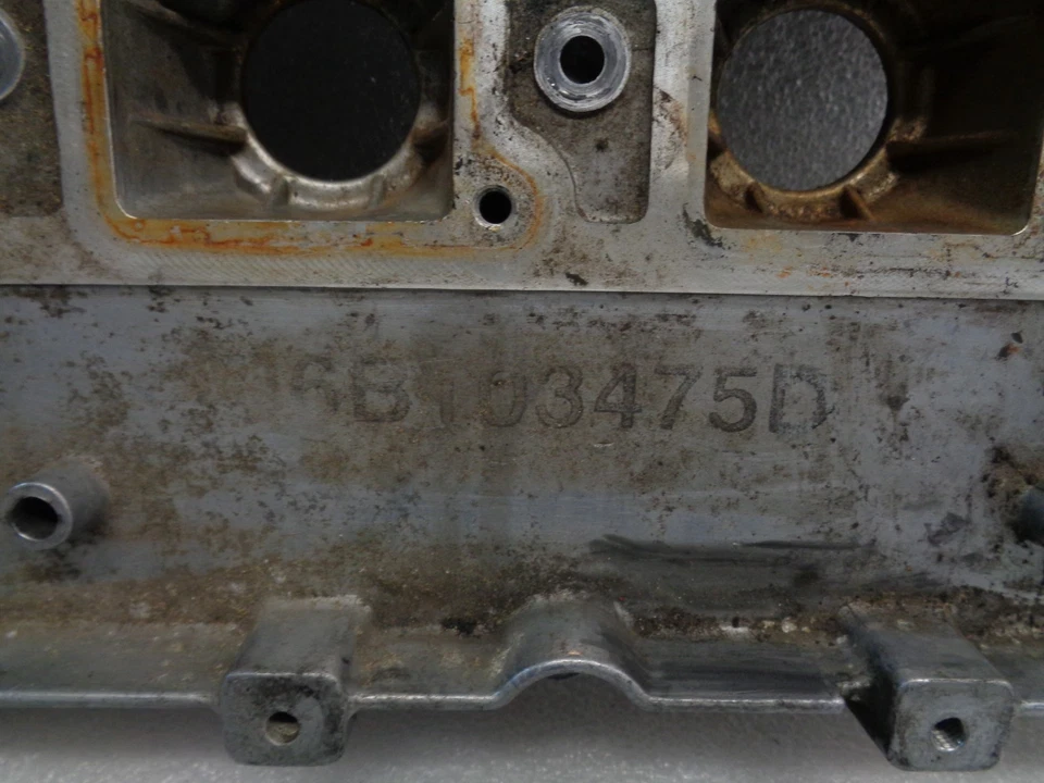 Tampa da válvula do motor DK90192 1998-2000 VOLKSWAGEN PASSAT 1.8T (06B103475) FABRICANTE DE EQUIPAMENTO ORIGINAL - Imagem 2 de 4