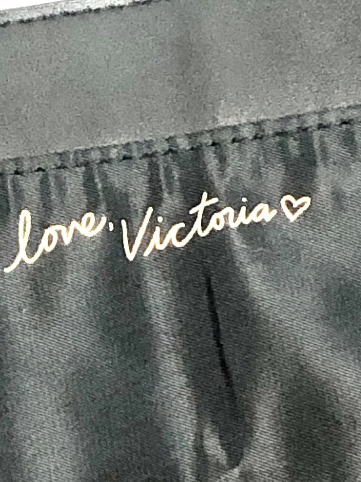 Nuevo con etiquetas Bolso Canva Grande Borla Roja y Negra Victoria Secret NUEVO 15 x 14 x 6 Foto 4 de 4