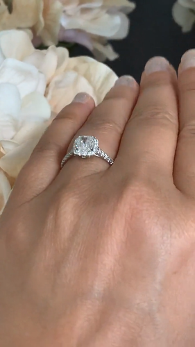 Anello di fidanzamento naturale diamante taglio cuscino certificato GIA oro bianco 14 kt 1,50 ct - Video 1 di 1