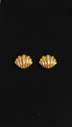 Vintage Monet Gold Tone Scallop Shell Fan Clip-On Statement Earrings