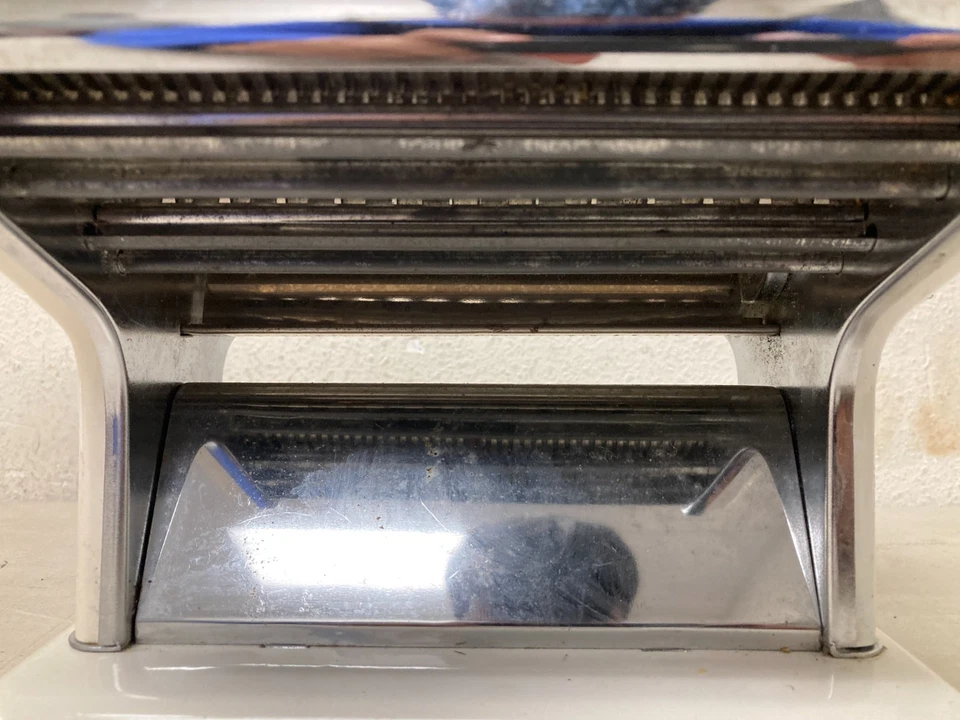 Vintage Manual Pasta Maker Roller Machine Metal Chrome with Wooden Handle - Image 3 of 4