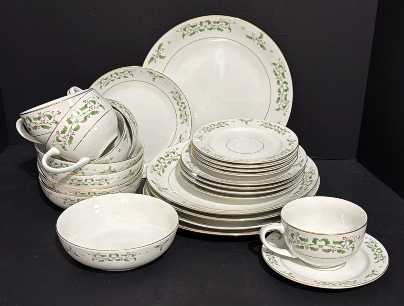 Gibson Everyday Housewares Holly Berry Christmas China Servi