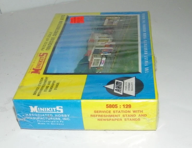 AHM 5805-129 AHM Minikits Service Station,Refreshment Stand, Newspaper Stand NEW - Image 4 of 4