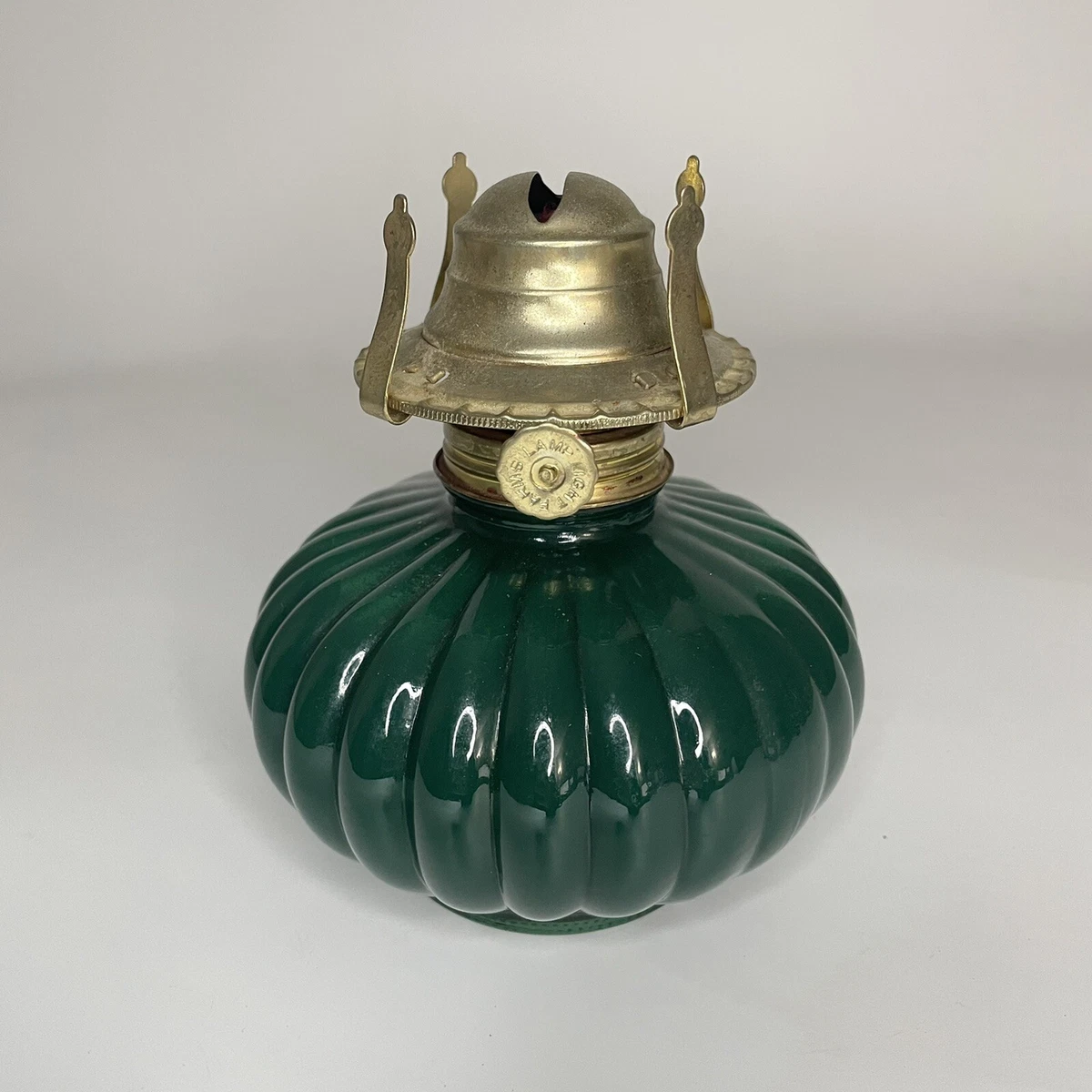 VINTAGE LAMPLIGHT FARMS #330 OIL LAMP GREEN RIB BASE VGC