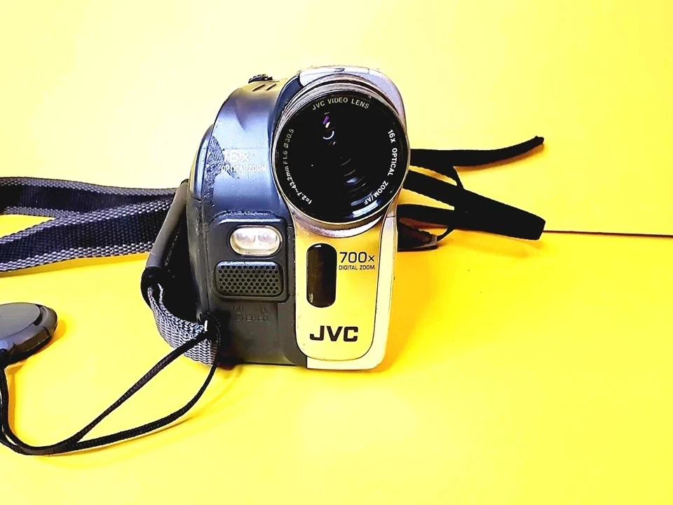 *100% UNTESTED* JVC GR-D74U DIGITAL VIDEO CAMERA CAMCORDER MINI DV CCD 16X ZOOM - Image 3 of 4