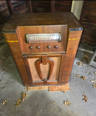 1930s-1949 Truetone Vintage Wood Console Tube Radio w/ Dial, Record Player