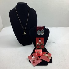 New Christmas Holiday Time Earrings And Necklace Snowman Wreath Hearts Christmas