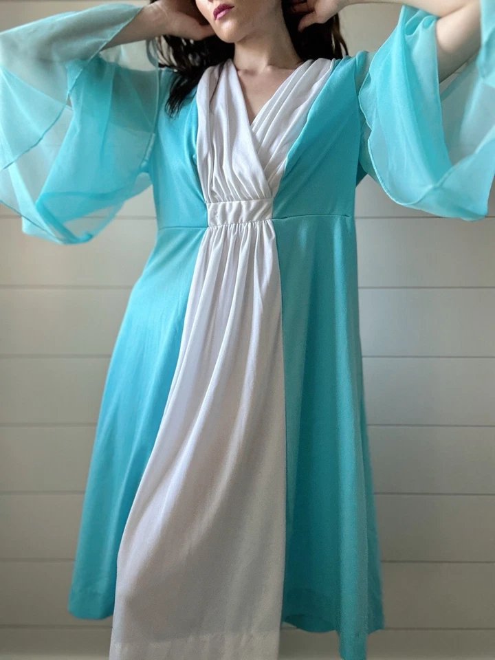 1970s Angel Wing Sleeve Dress Blue Volup Friendly Chiffon Sleeves Groovy Mod - Image 4 of 4