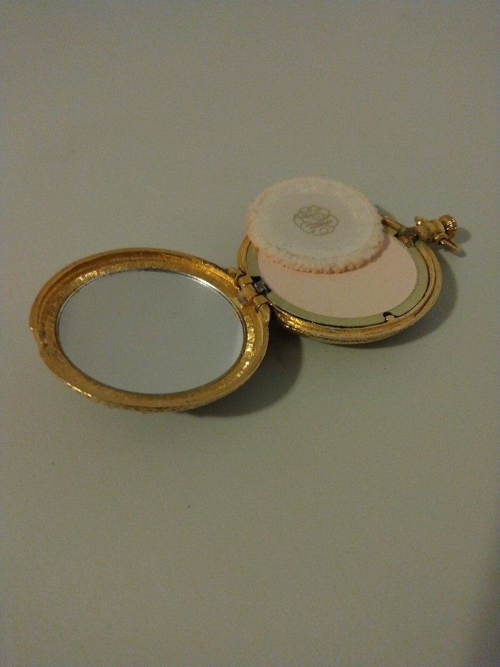 Beautiful Vintage Pocket Powder Compact With The Powder And Puff | eBay