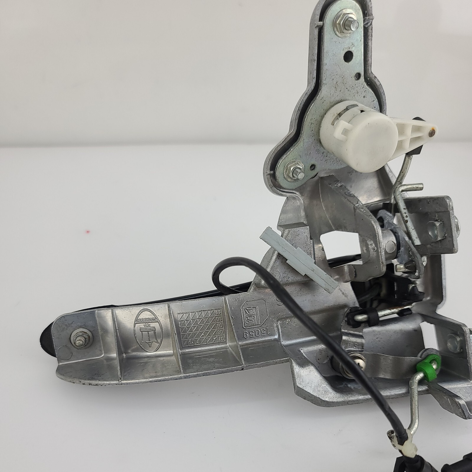 2011 Fits Maserati Granturismo S Front Left Driver Door Handle Bracket Gray