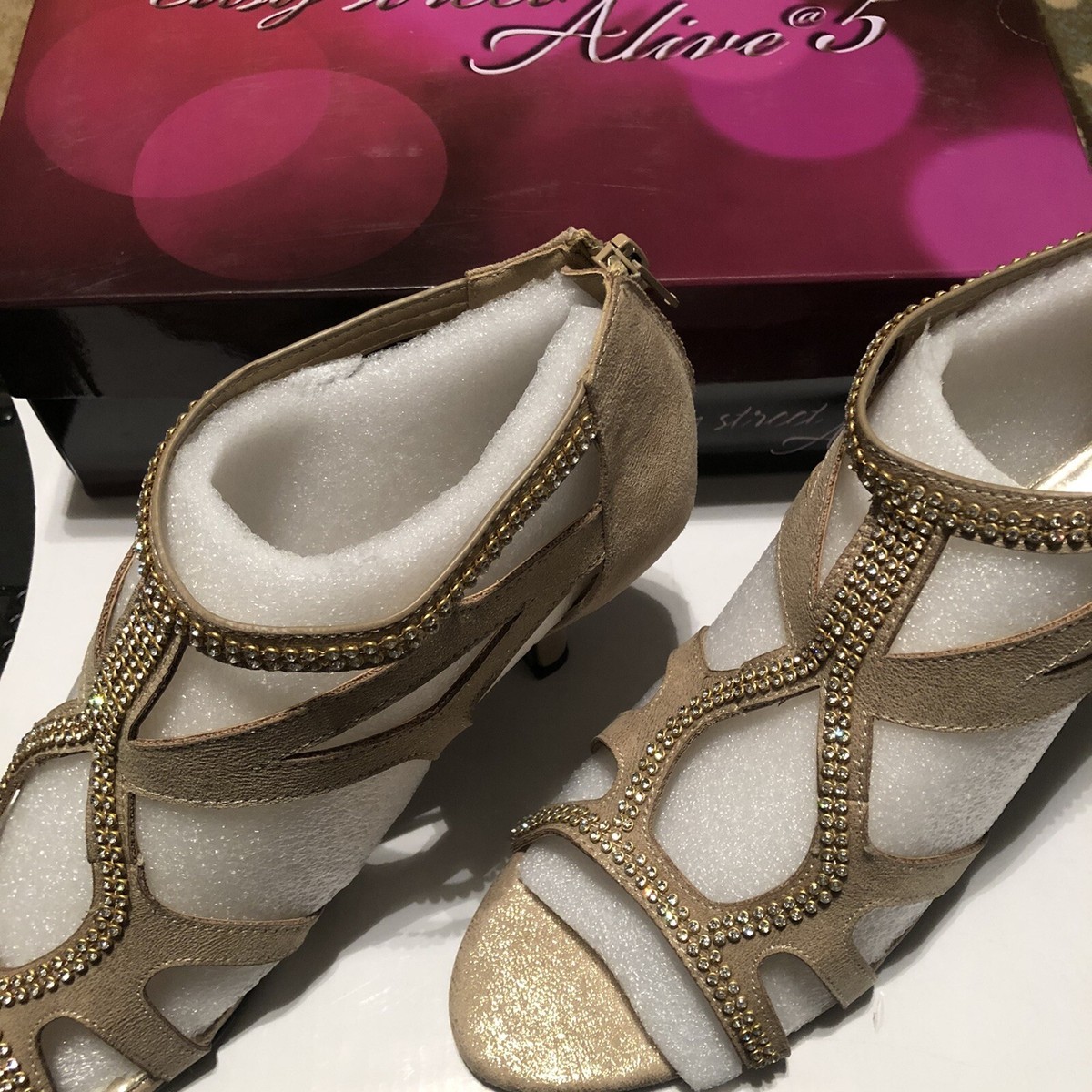 Women's Easy Street Flattery Gold - in Size 11